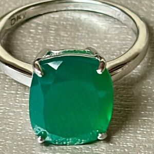 Green Onyx Stud Earrings, Solitaire Ring, and Pendant Necklace in Sterling Silve